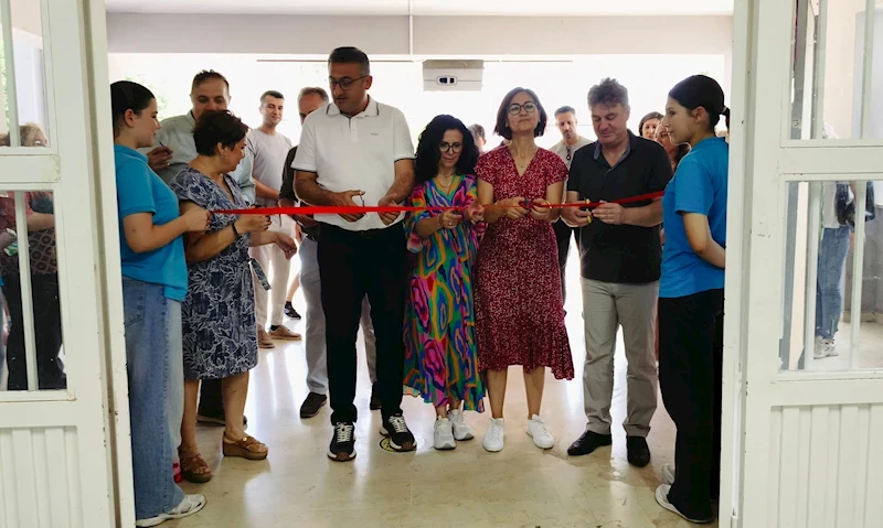 Başkan Vekili Çelik yıl sonu sergisine katıldı