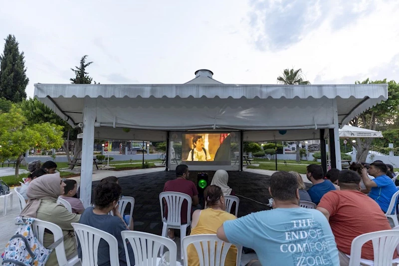 Büyükşehir’in Engelsiz Yaşam Parkı, Aileleri Açık Hava Sinemasında Buluşturuyor