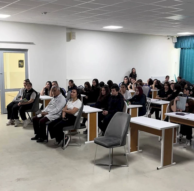 Gençlere “Bilinçli Teknoloji Kullanımı” eğitimi
