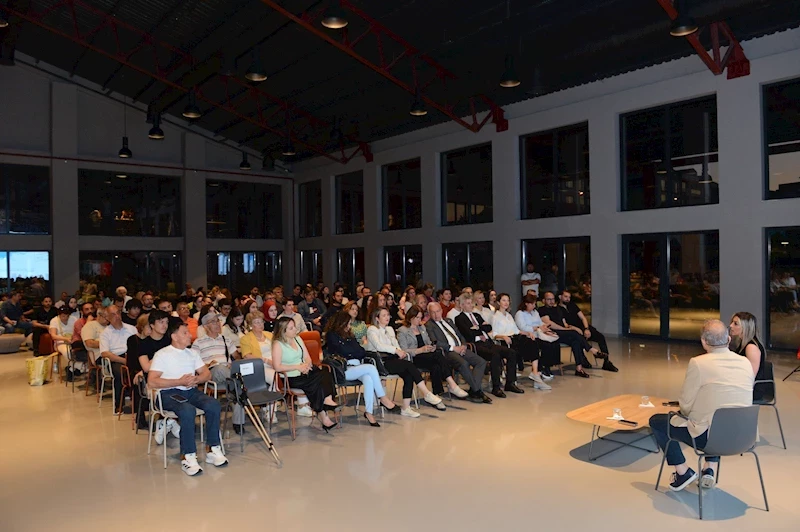 Yeni  dünya düzeni söyleşide ele alındı