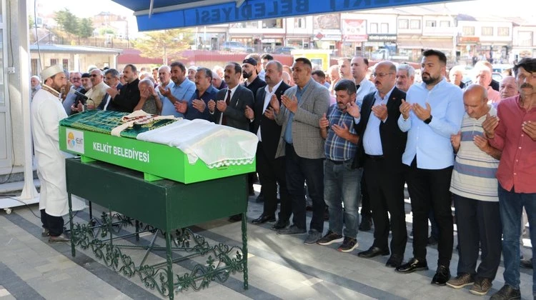 BAŞKANIMIZ, ÜLKÜCÜ ŞEHİDİMİZ FUAT ALTUN’UN KIYMETLİ ANNESİ EMRİYE ALTUN