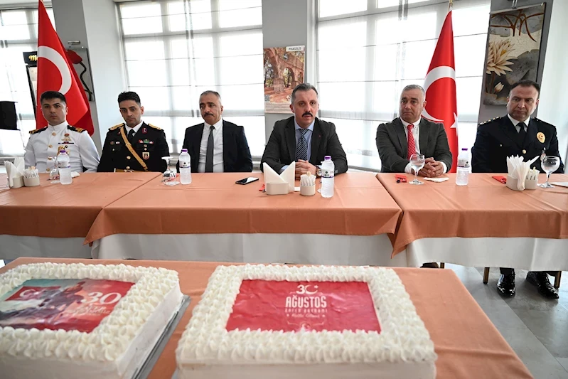 Kemer’de Zafer Bayramı töreni